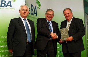 Dave Thompson receiving Sir Walter Bodmer Award 2007